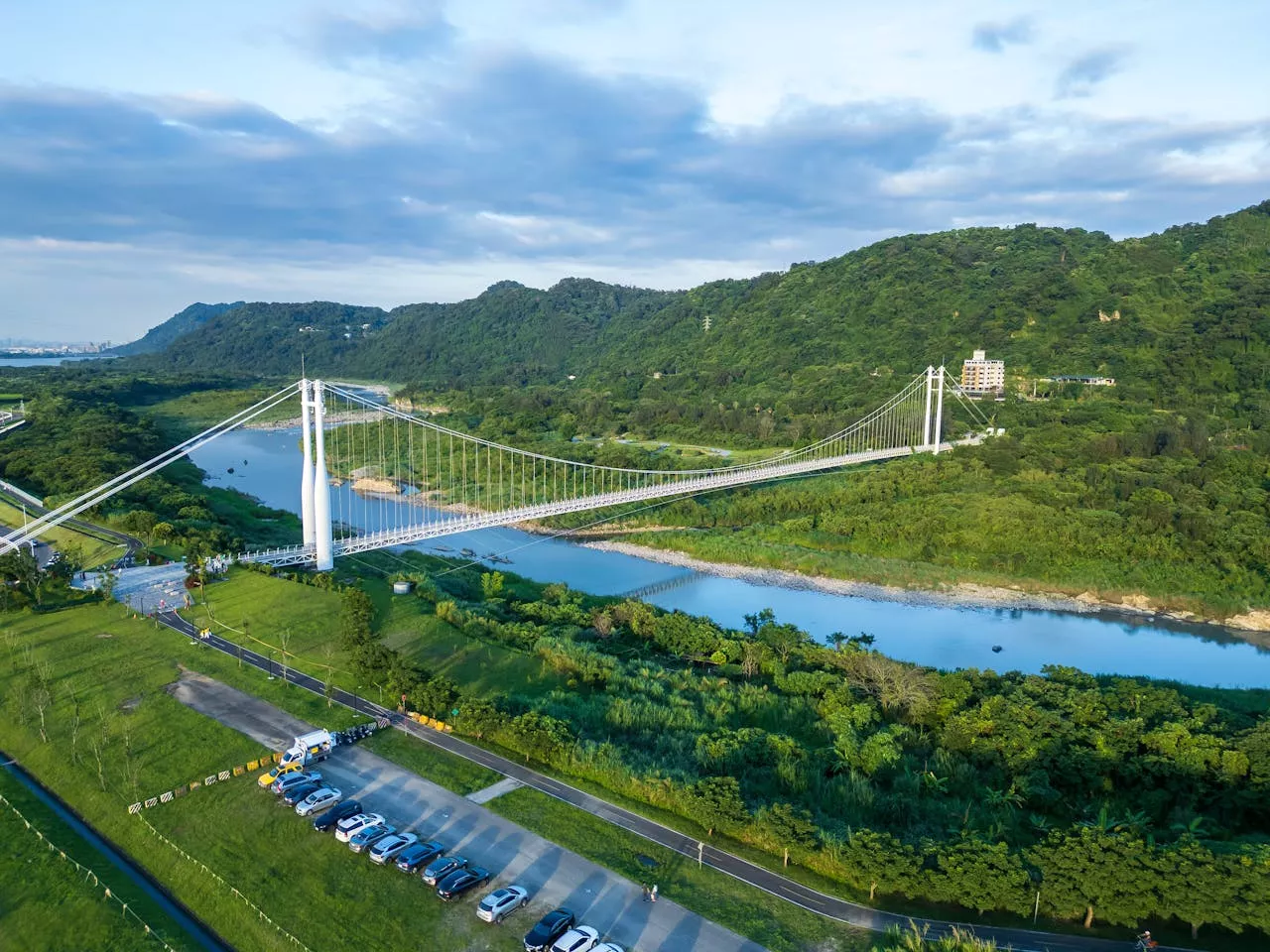 Danjiang Bridge Opens as Taiwan’s New Landmark