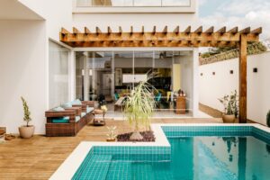 Greg Gunter Sells Record-Breaking Legorreta Estate