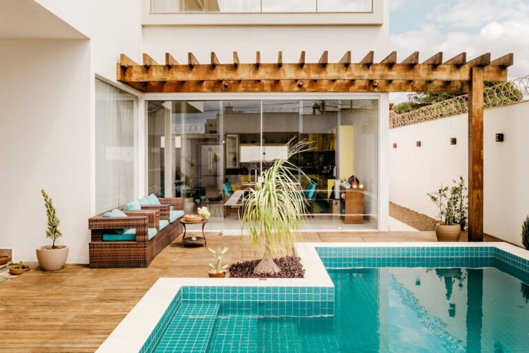 Greg Gunter Sells Record-Breaking Legorreta Estate