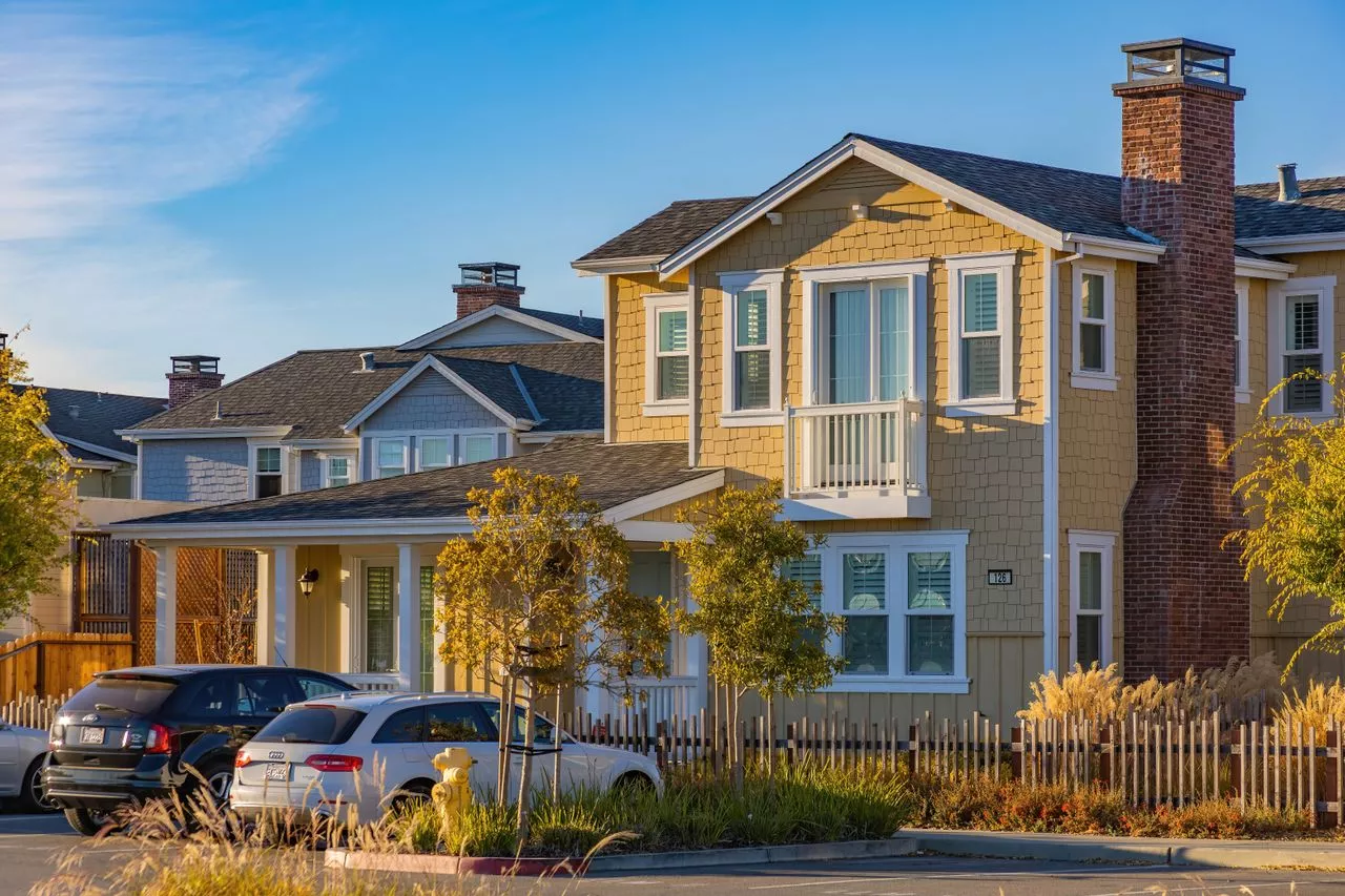 City Ventures Sells Harbor Pointe in Santa Ana to Century Communities