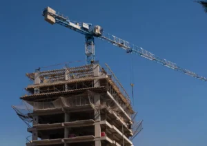 Main Structure of First Hotel at CSCEC’s R1029 Island Project Tops Out